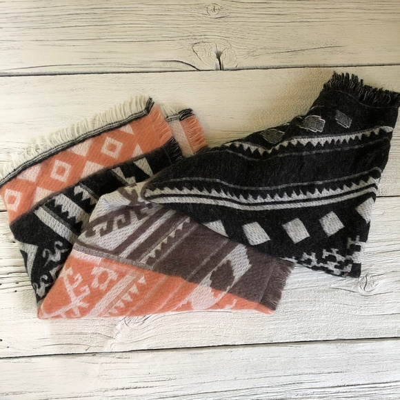 Geometric Design Black/Taupe Scarf - Picture 4 of 4